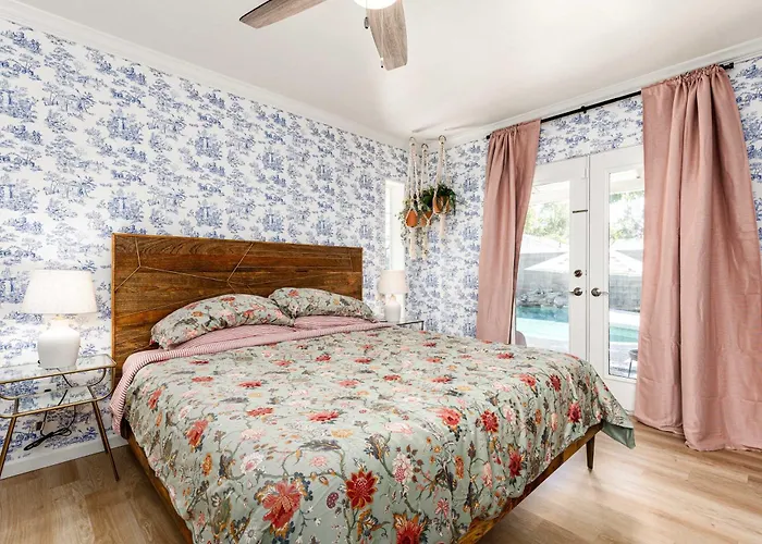 Сasa de vacaciones Historic Gem With Pool In The Heart Of Downtown *