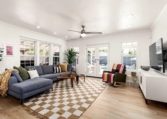 Сasa de vacaciones Historic Gem With Pool In The Heart Of Downtown